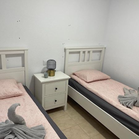 Three Bedroom Apartment With Pool In Torrevieja Exterior foto