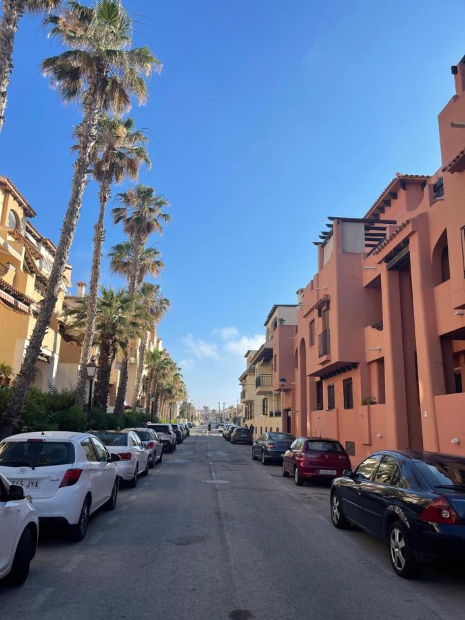 Three Bedroom Apartment With Pool In Torrevieja Exterior foto