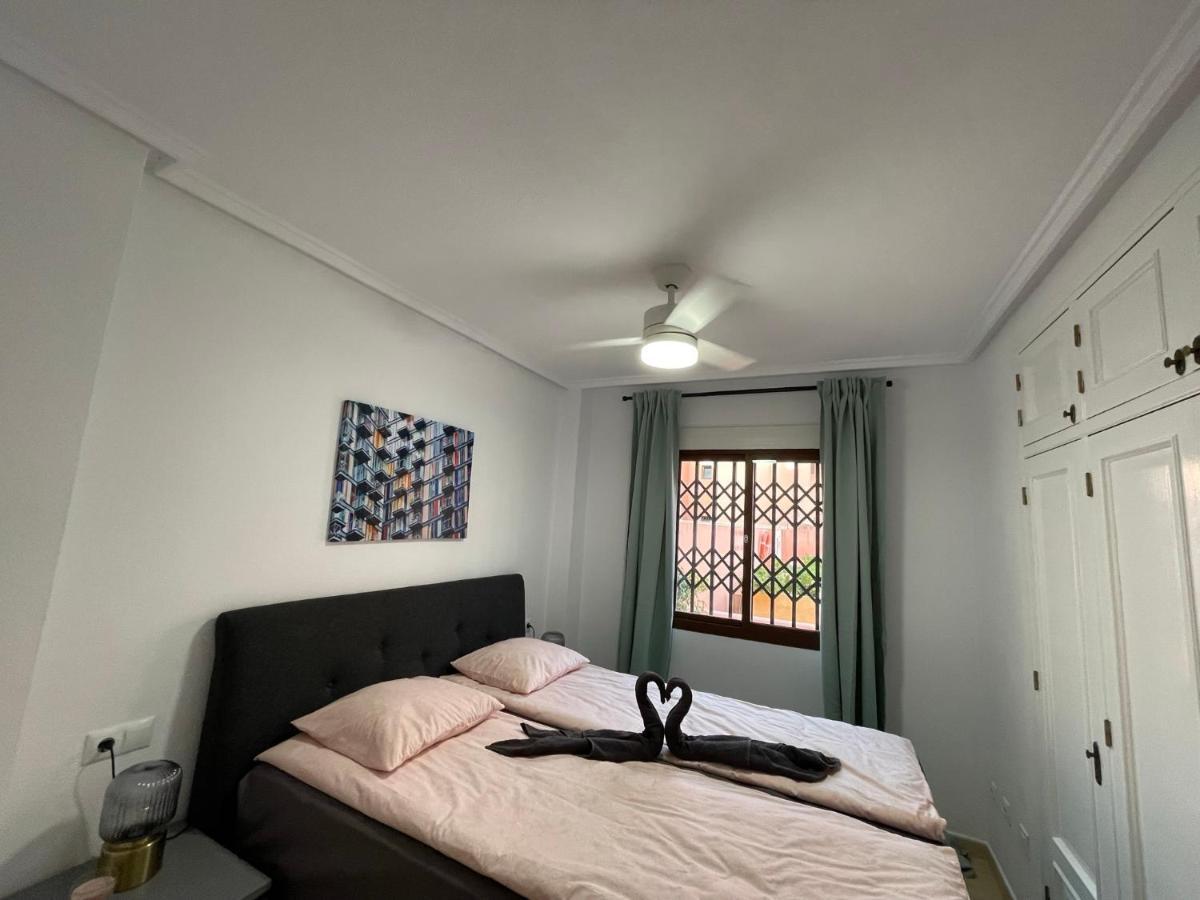 Three Bedroom Apartment With Pool In Torrevieja Exterior foto
